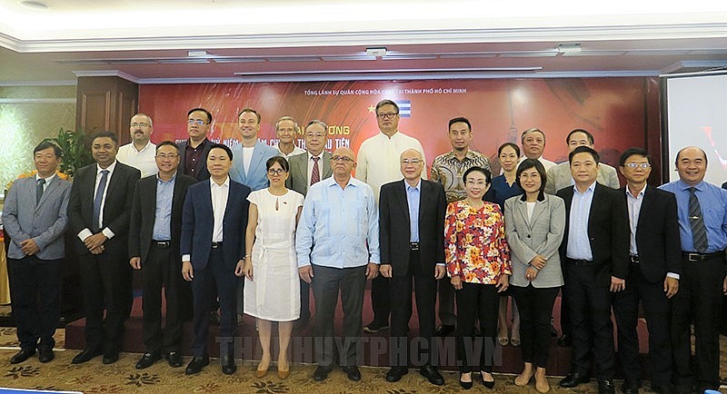 Special Buses Launched in HCM City Commemorating Cuban Leader Fidel’s First Visit to Vietnam Special Buses Launched in HCM City Commemorating Cuban Leader Fidel’s First Visit to Vietnam
