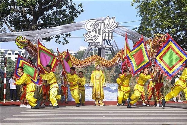 Hanoi Autumn Carnival takes place in downtown Hanoi on October 1 as part of the Hanoi Autumn Festival (Photo: VNA) Hanoi Autumn Carnival takes place in downtown Hanoi on October 1 as part of the Hanoi Autumn Festival (Photo: VNA)