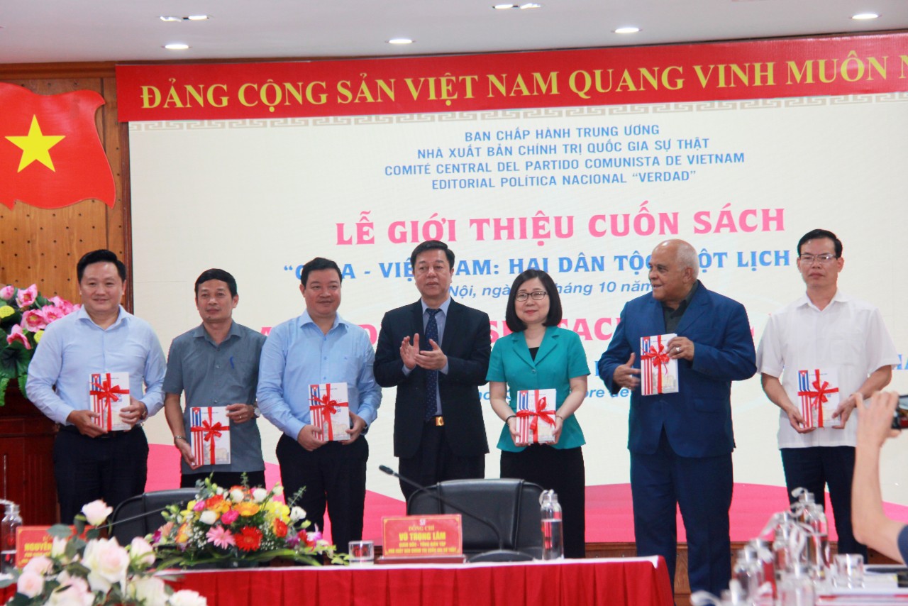 Lễ giới thiệu cuốn sách