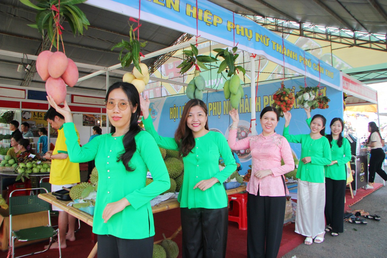 5000 phụ nữ tham gia Lễ hội áo bà ba, áo dài tại Cần Thơ 5000 phụ nữ tham gia Lễ hội áo bà ba, áo dài tại Cần Thơ
