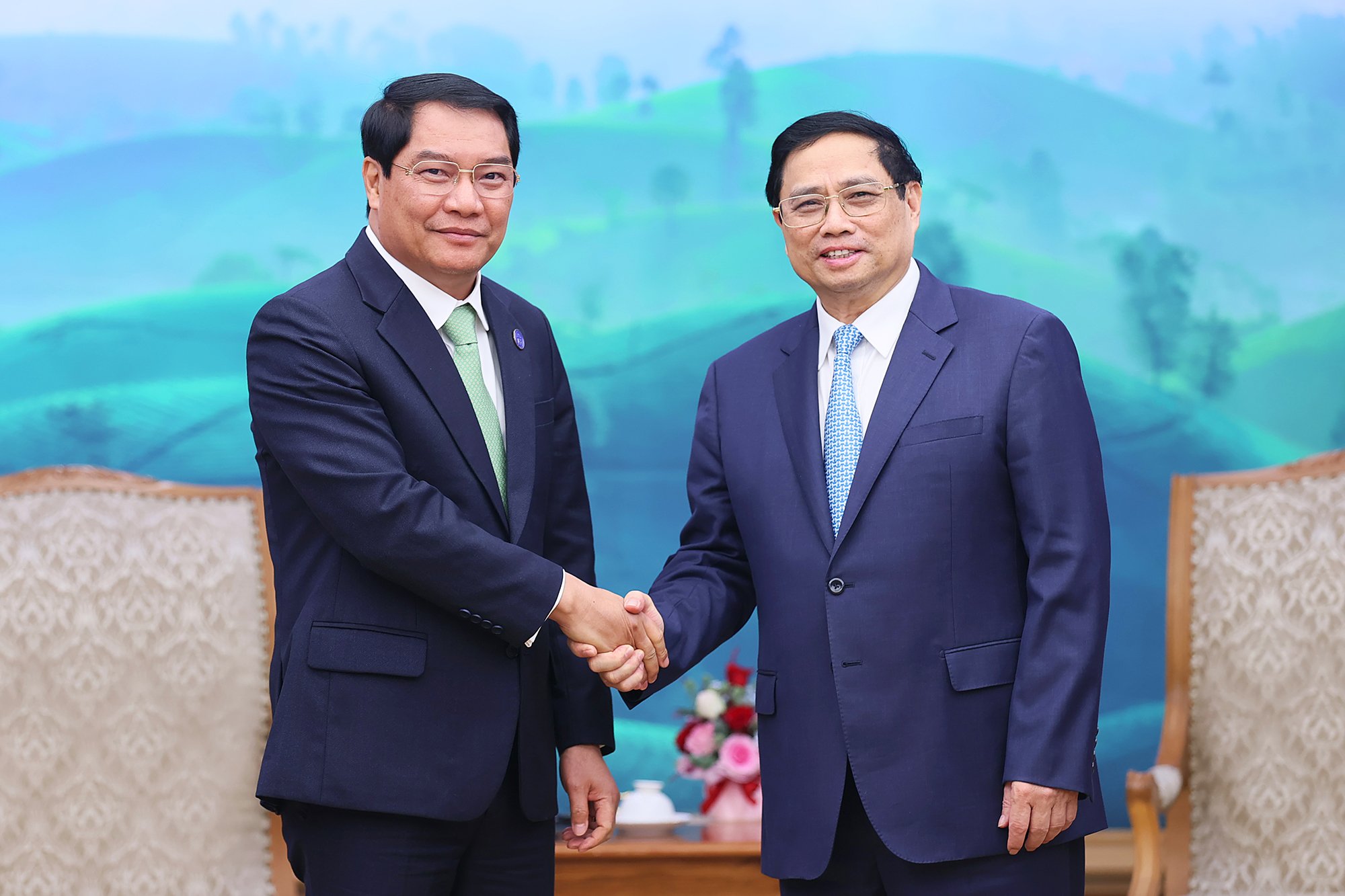 Thủ tướng: Tập trung thúc đẩy tuyến đường bộ cao tốc Hà Nội-Vientiane (Lào) - Ảnh 1. Thủ tướng: Tập trung thúc đẩy tuyến đường bộ cao tốc Hà Nội-Vientiane (Lào) - Ảnh 1.