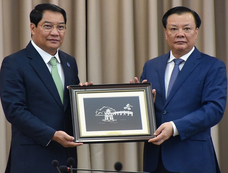 Đưa hợp tác Hà Nội - Vientiane thành hình mẫu trong quan hệ giữa các địa phương Việt Nam - Lào Đưa hợp tác Hà Nội - Vientiane thành hình mẫu trong quan hệ giữa các địa phương Việt Nam - Lào