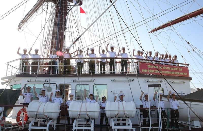 Sailing Ship 286-Le Quy Don of the Vietnam Naval Academy left the Nha Trang military port in the central coastal province of Khanh Hoa on October 4. Photo: VNA Sailing Ship 286-Le Quy Don of the Vietnam Naval Academy left the Nha Trang military port in the central coastal province of Khanh Hoa on October 4. Photo: VNA