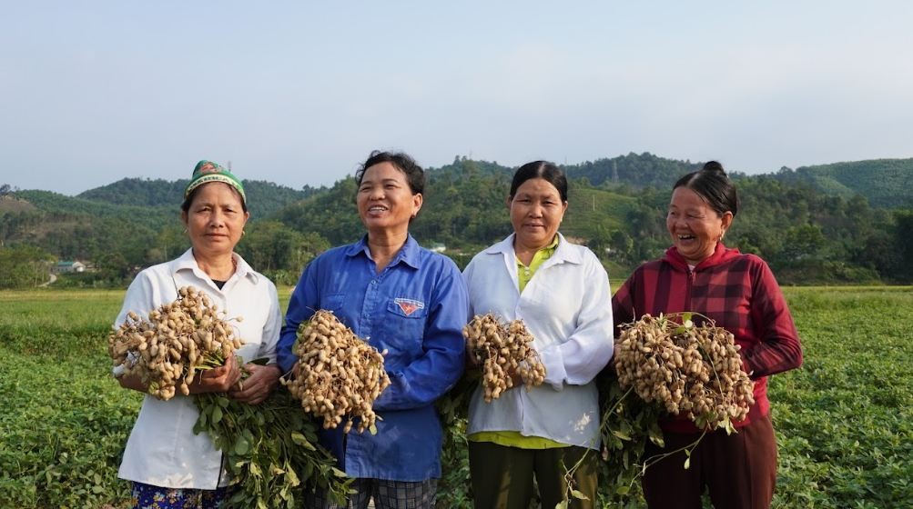 Advancing Women's Economic Empowerment in Vietnam Advancing Women's Economic Empowerment in Vietnam