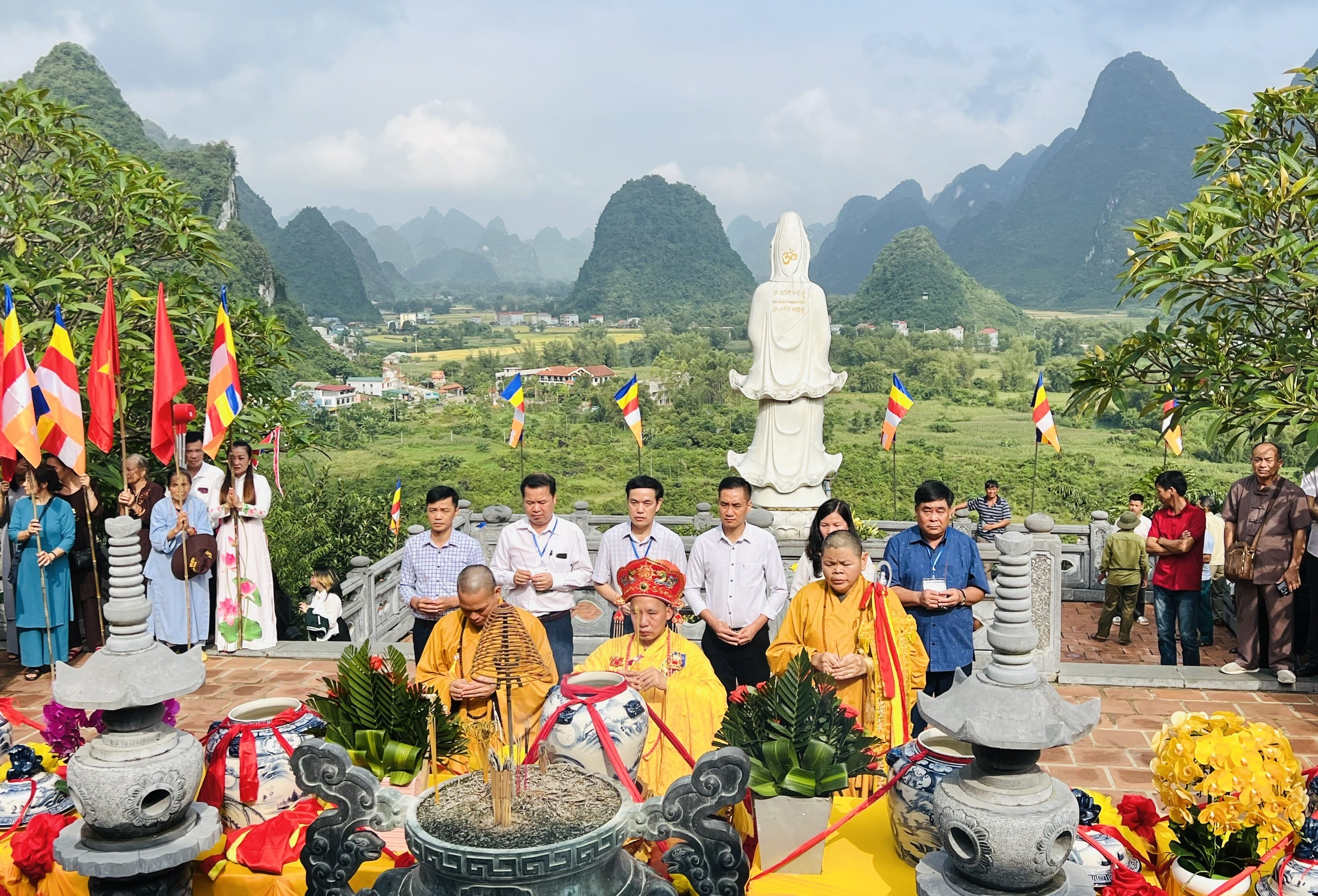 Đây là một trong những hoạt động tín ngưỡng thường niên có ý nghĩa của Chùa Phật Tích Trúc Lâm Bản Giốc, thiết thực cụ thể hóa các hoạt động Lễ kỷ niệm 73 năm Chiến thắng Biên giới năm 1950 và Giải phóng Cao Bằng (03/10/1950 - 03/10/2023) nhằm cầu cho quốc thái dân an, mưa thuận gió hòa. Đồng thời là dịp giới thiệu, quảng bá hình ảnh quê hương, vùng đất, con người của tỉnh Cao Bằng nói chung và huyện Trùng Khánh nói riêng đến với bạn bè trong nước và quốc tế, gắn hoạt động văn hóa tâm linh với phát triển du lịch, góp phần thúc đẩy phát triển kinh tế -xã hội, bảo đảm an ninh - quốc phòng tại địa phương. Đây là một trong những hoạt động tín ngưỡng thường niên có ý nghĩa của Chùa Phật Tích Trúc Lâm Bản Giốc, thiết thực cụ thể hóa các hoạt động Lễ kỷ niệm 73 năm Chiến thắng Biên giới năm 1950 và Giải phóng Cao Bằng (03/10/1950 - 03/10/2023) nhằm cầu cho quốc thái dân an, mưa thuận gió hòa. Đồng thời là dịp giới thiệu, quảng bá hình ảnh quê hương, vùng đất, con người của tỉnh Cao Bằng nói chung và huyện Trùng Khánh nói riêng đến với bạn bè trong nước và quốc tế, gắn hoạt động văn hóa tâm linh với phát triển du lịch, góp phần thúc đẩy phát triển kinh tế -xã hội, bảo đảm an ninh - quốc phòng tại địa phương.