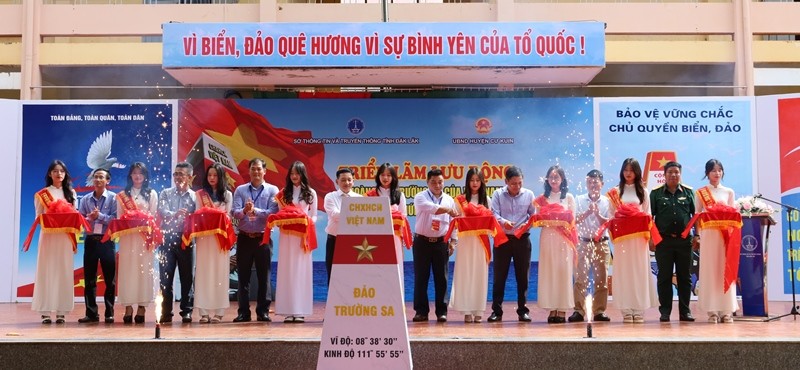 Đắk Lắk: Triển lãm lưu động “Hoàng Sa, Trường Sa của Việt Nam - Những bằng chứng lịch sử và pháp lý” Đắk Lắk: Triển lãm lưu động “Hoàng Sa, Trường Sa của Việt Nam - Những bằng chứng lịch sử và pháp lý”