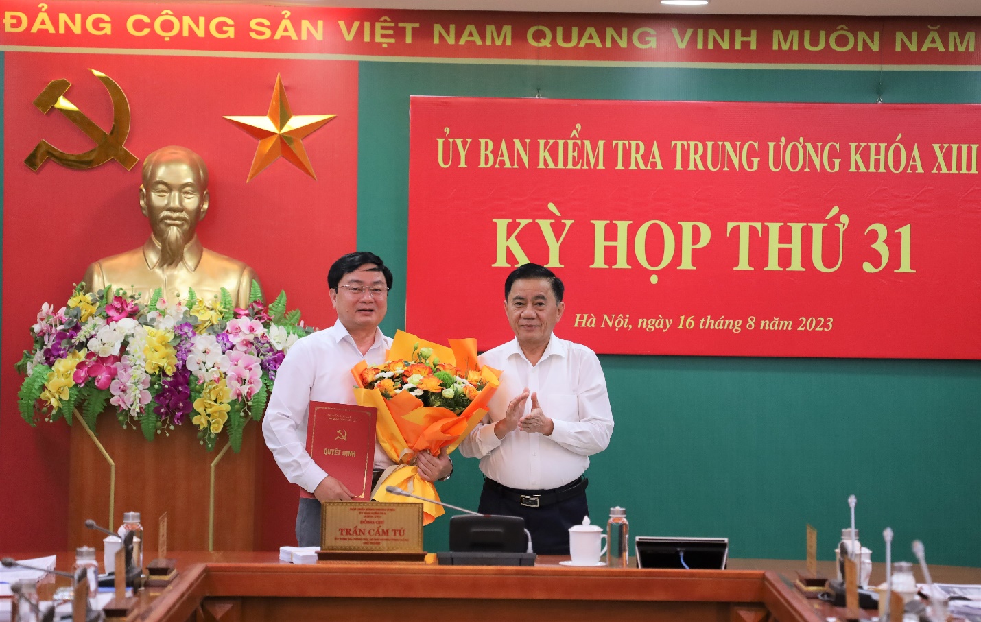 Bộ Chính trị chuẩn y tân Phó Chủ nhiệm Ủy ban Kiểm tra Trung ương khóa XIII - Ảnh 1. Bộ Chính trị chuẩn y tân Phó Chủ nhiệm Ủy ban Kiểm tra Trung ương khóa XIII - Ảnh 1.