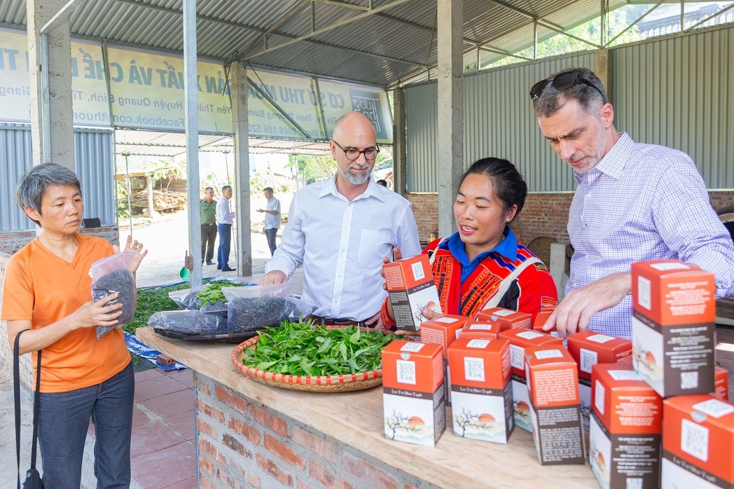 Nâng cao vai trò làm chủ kinh tế của phụ nữ dân tộc Hà Giang Nâng cao vai trò làm chủ kinh tế của phụ nữ dân tộc Hà Giang