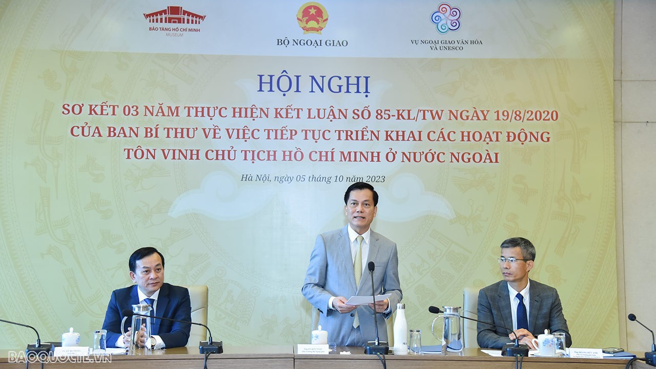 Introducing and Honoring President Ho Chi Minh to International Friends Introducing and Honoring President Ho Chi Minh to International Friends