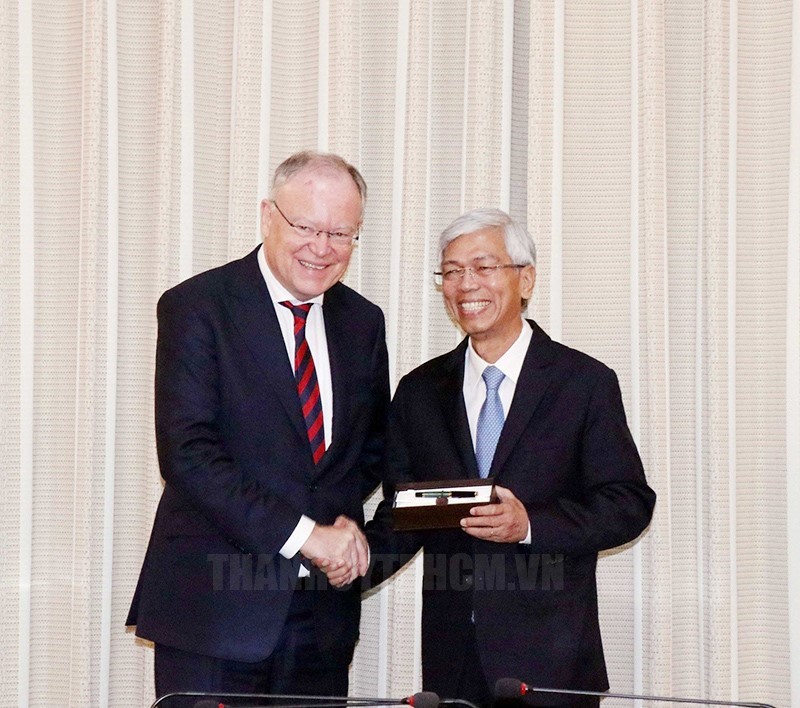 Phó Chủ tịch UBND TPHCM Võ Văn Hoan tiếp ông Stephan Weil, Thủ hiến bang Niedersachsen (Hạ Saxony) của Đức Phó Chủ tịch UBND TPHCM Võ Văn Hoan tiếp ông Stephan Weil, Thủ hiến bang Niedersachsen (Hạ Saxony) của Đức