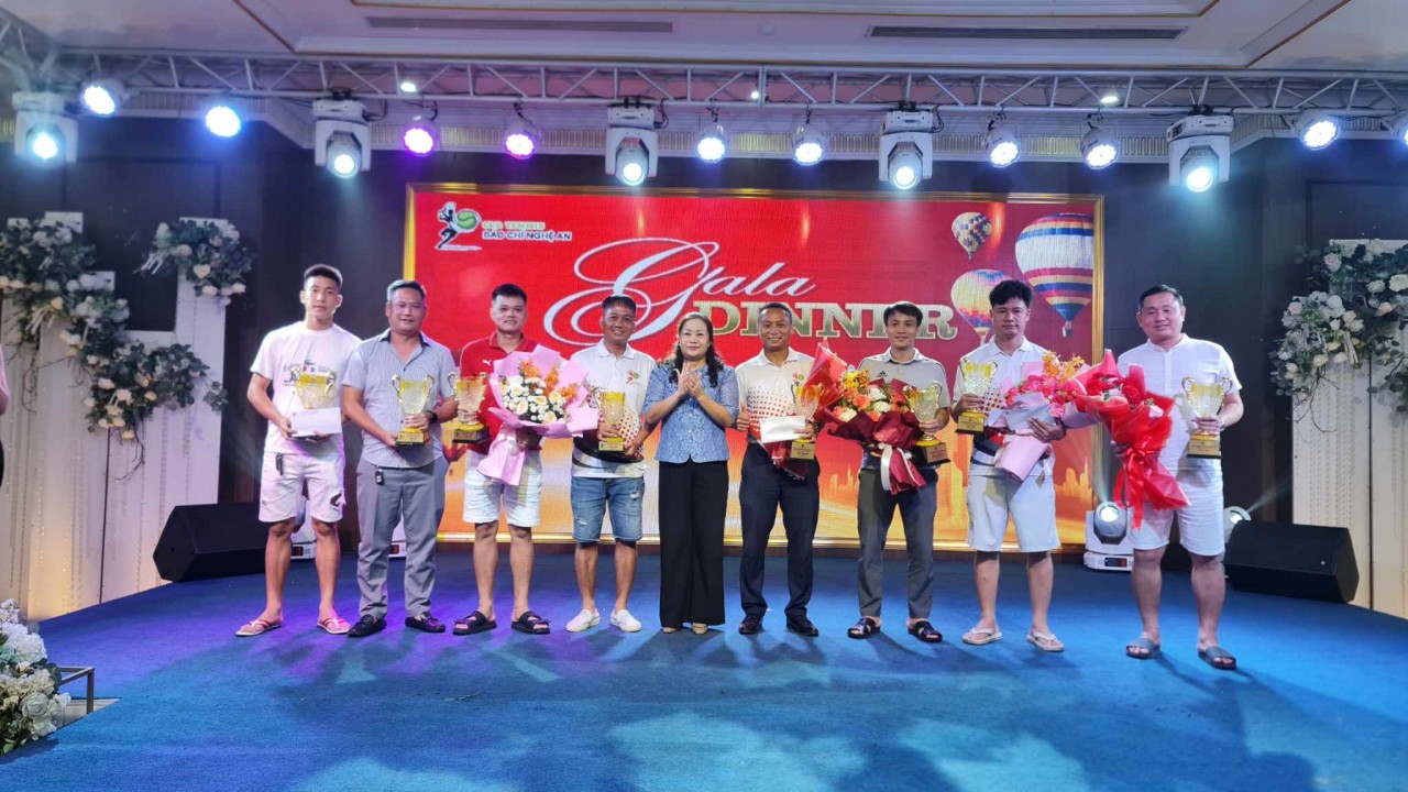 Nghệ An giao hữu thể thao chào mừng ngày Doanh nhân Việt Nam Nghệ An giao hữu thể thao chào mừng ngày Doanh nhân Việt Nam