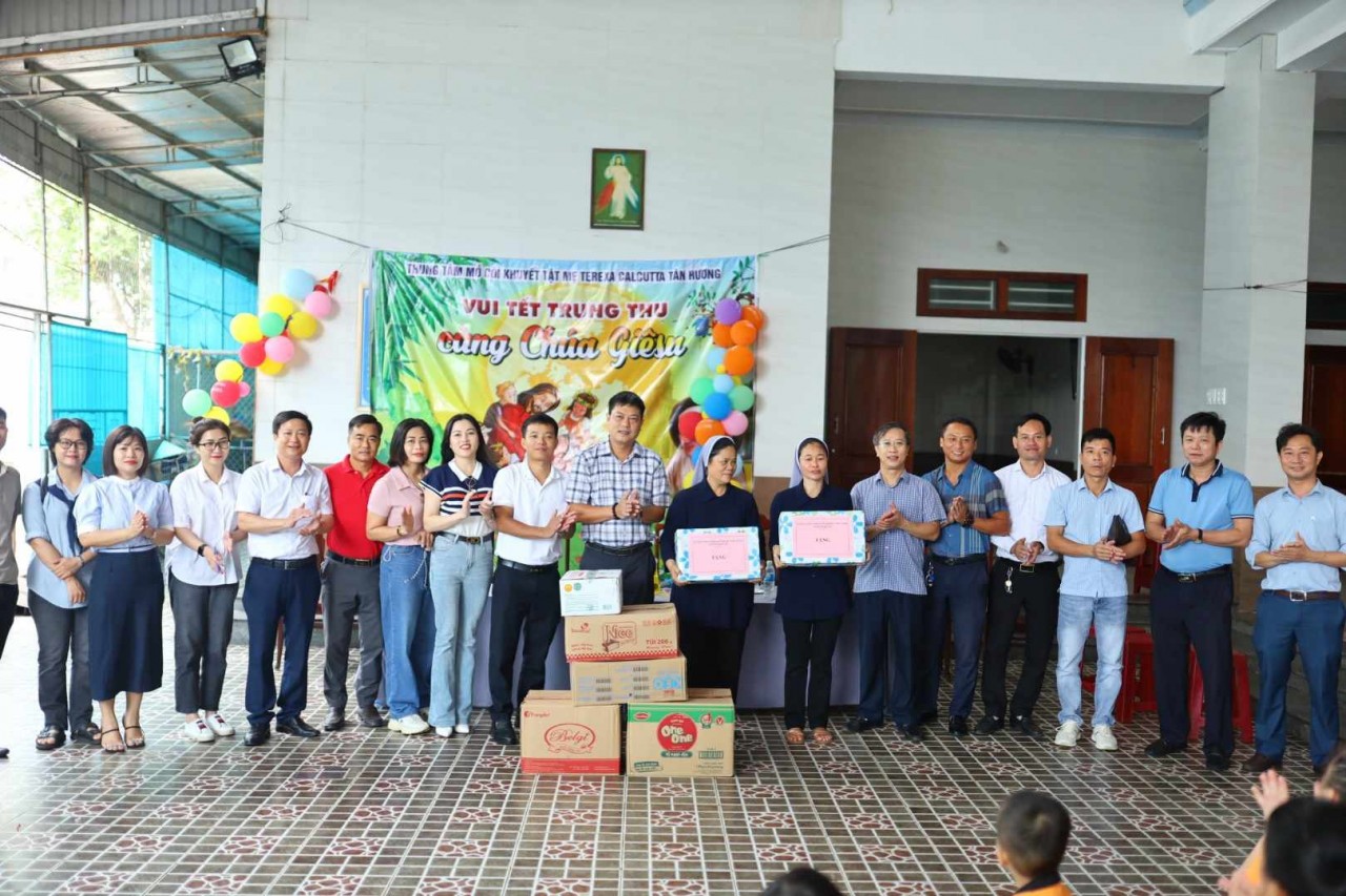 Nghệ An giao hữu thể thao chào mừng ngày Doanh nhân Việt Nam Nghệ An giao hữu thể thao chào mừng ngày Doanh nhân Việt Nam