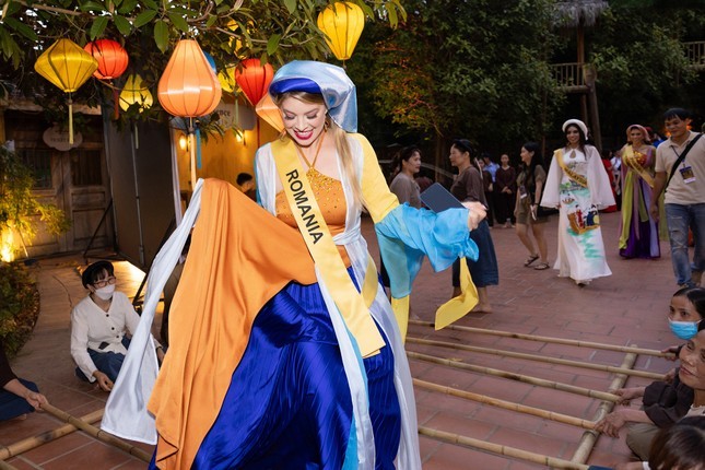 Miss Grand International 2023 Contestants Excited abt Vietnamese Traditional Costumes Miss Grand International 2023 Contestants Show Off Vietnamese Traditional Costumes