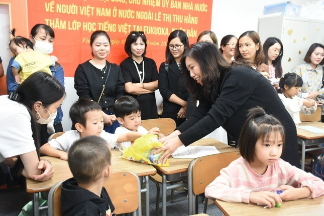 Deputy Minister Visits, Gives Gifts to Vietnamese Community in Japan’s Kyushu Deputy Minister Visits, Gives Gifts to Vietnamese Community in Japan’s Kyushu