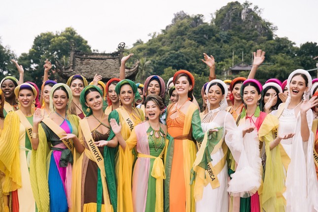 Miss Grand International 2023 Contestants Excited abt Vietnamese Traditional Costumes Miss Grand International 2023 Contestants Show Off Vietnamese Traditional Costumes