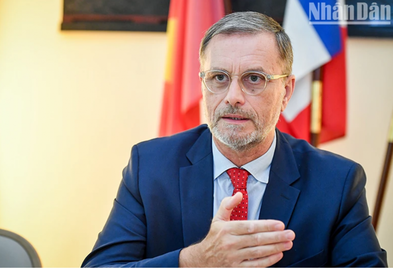 Đại sứ Olivier Brochet: Pháp cam kết dành 500 triệu Euro hỗ trợ Việt Nam chuyển dịch xanh Đại sứ Olivier Brochet: Pháp cam kết dành 500 triệu Euro hỗ trợ Việt Nam chuyển dịch xanh