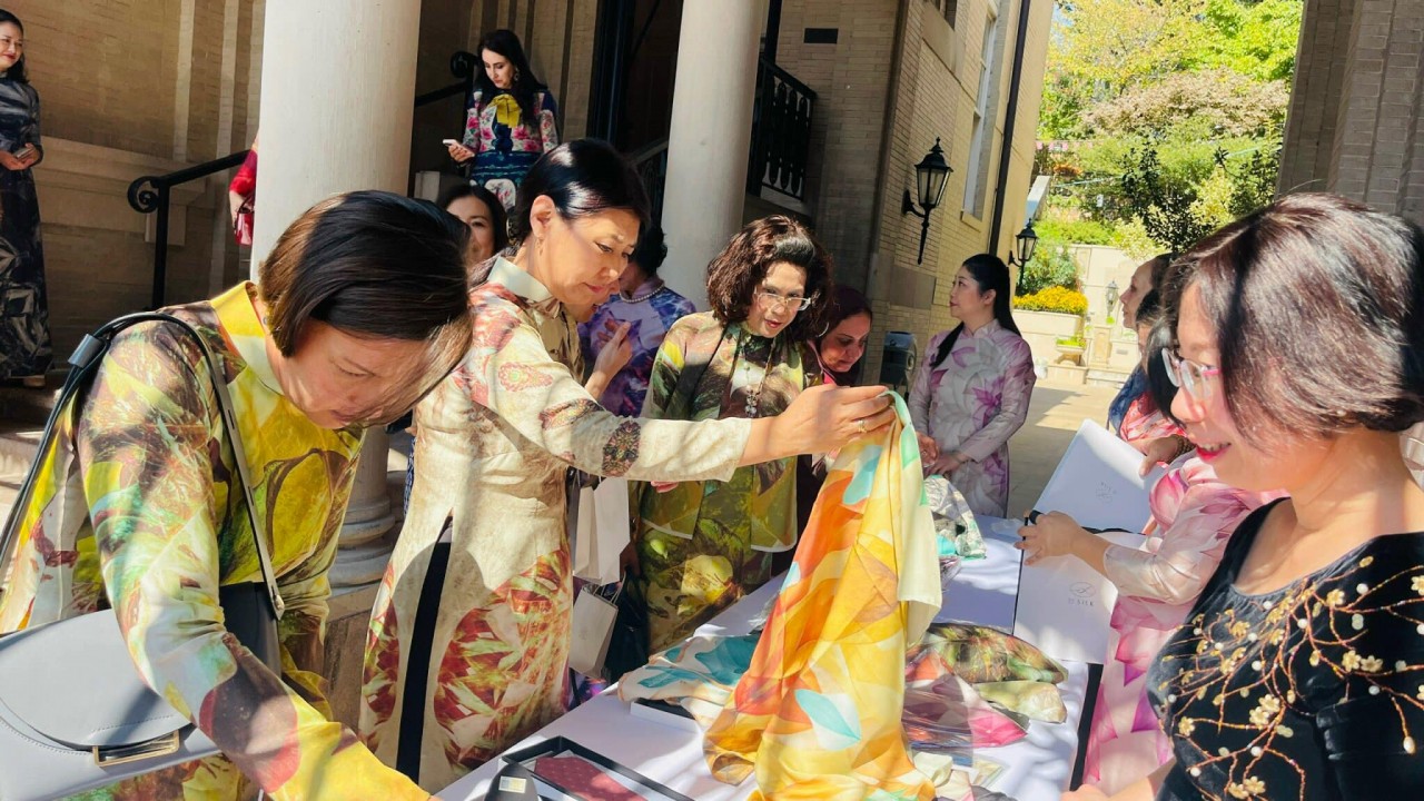 Tôn vinh áo dài Việt Nam tại Washington DC, Mỹ Tôn vinh áo dài Việt Nam tại Washington DC, Mỹ