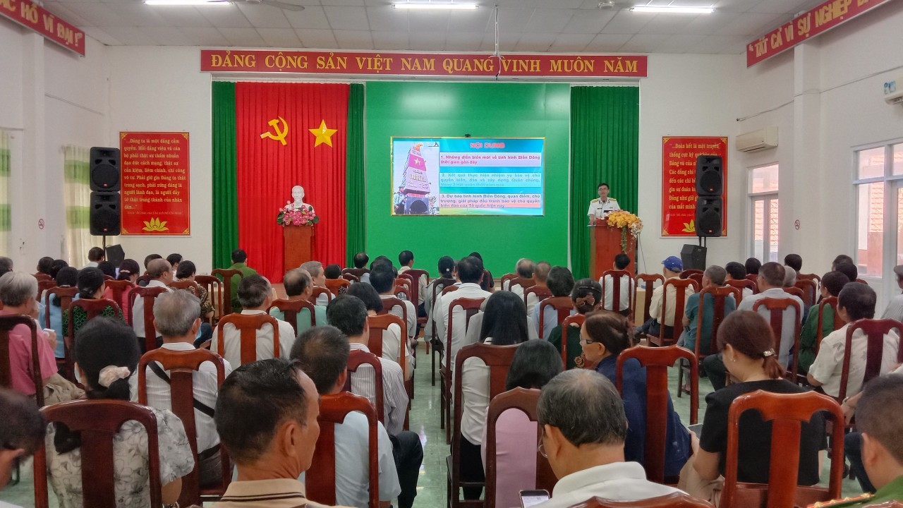 Lữ đoàn 171 tuyên truyền biển, đảo cho người dân thành phố Vũng Tàu Lữ đoàn 171 tuyên truyền biển, đảo cho người dân thành phố Vũng Tàu