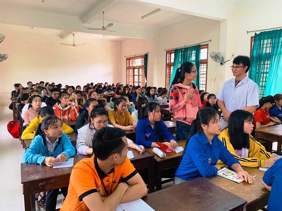 Giving It Back To Kids trang bị kỹ năng sống cho hơn 1.000 học sinh, sinh viên Đà Nẵng Giving It Back To Kids trang bị kỹ năng sống cho hơn 1.000 học sinh, sinh viên Đà Nẵng