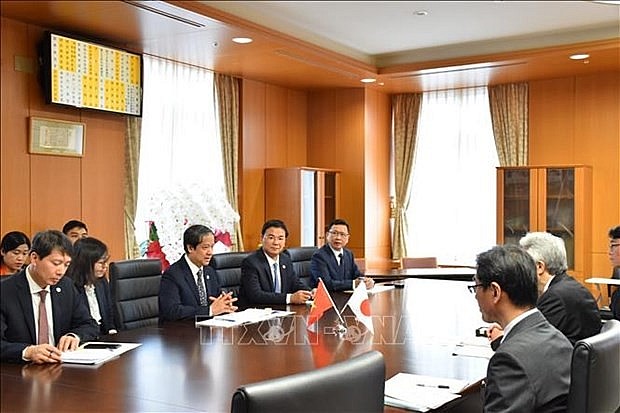 At the meeting between Vietnamese Minister of Education and Training Nguyen Kim Son and Japanese Minister of Education, Culture, Sports, Science and Technology Moriyama Masahito in Tokyo. (Photo: VNA) At the meeting between Vietnamese Minister of Education and Training Nguyen Kim Son and Japanese Minister of Education, Culture, Sports, Science and Technology Moriyama Masahito in Tokyo. (Photo: VNA)