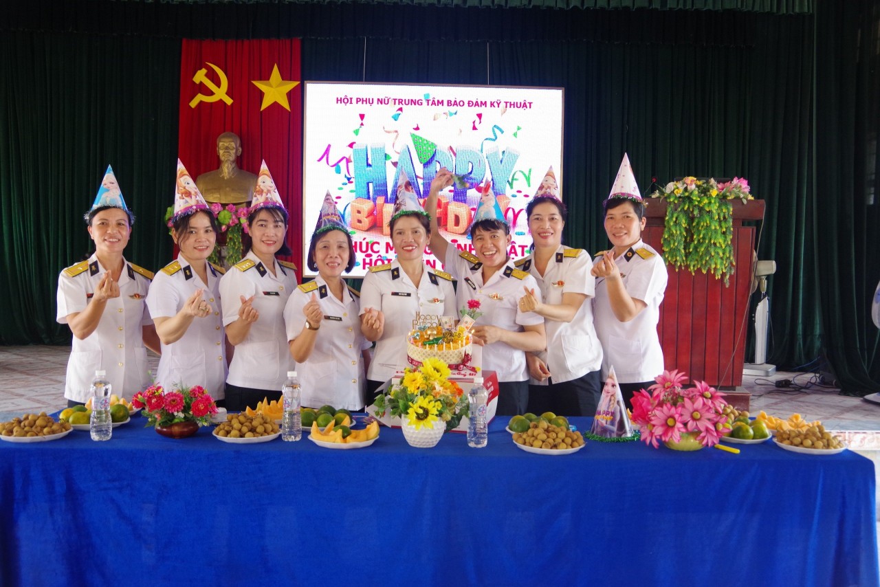 Trung tâm Bảo đảm kỹ thuật Vùng 2 tổ chức gặp mặt, chúc mừng Ngày phụ nữ Việt Nam Trung tâm Bảo đảm kỹ thuật Vùng 2 tổ chức gặp mặt, chúc mừng Ngày phụ nữ Việt Nam