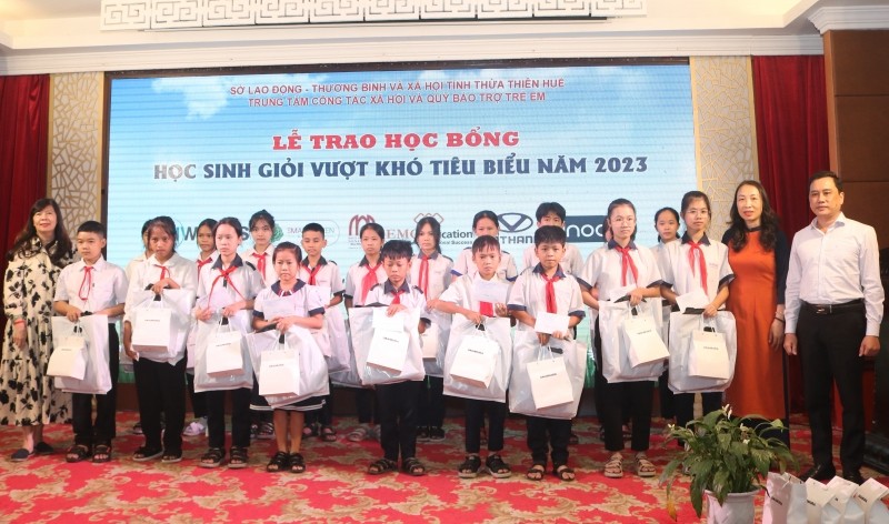 Thừa Thiên Huế tiếp nhận hơn 200 suất học bổng cho học sinh, sinh viên do SEEDS tài trợ Thừa Thiên Huế tiếp nhận hơn 200 suất học bổng cho học sinh, sinh viên do SEEDS tài trợ