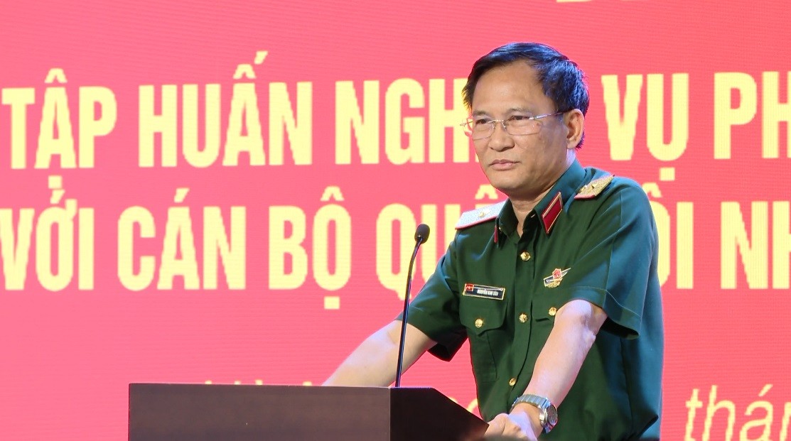 2. Thiếu tướng Nguyễn Kim Tôn, Giám đốc Trung tâm Phát thanh-Truyền hình Quân đội phát biểu tại lễ bế mạc. 2. Thiếu tướng Nguyễn Kim Tôn, Giám đốc Trung tâm Phát thanh-Truyền hình Quân đội phát biểu tại lễ bế mạc.