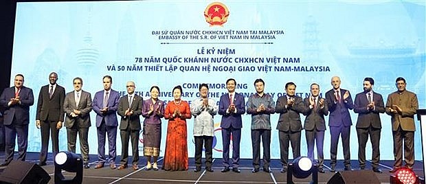 Delegates to the ceremony posing for a photo (Photo: VNA) Delegates to the ceremony posing for a photo (Photo: VNA)