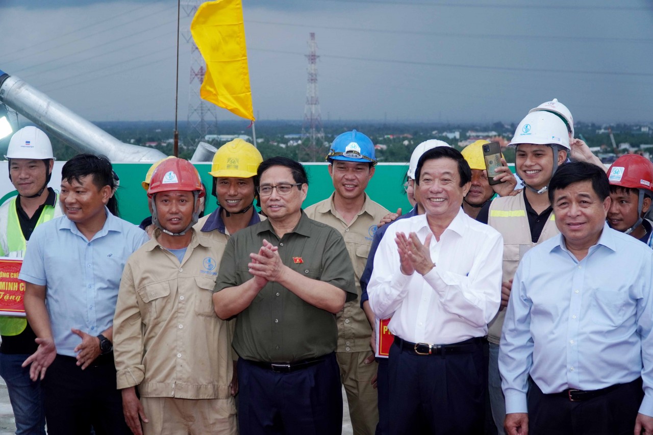 Thủ tướng Phạm Minh Chính dự Lễ hợp long cầu Mỹ Thuận 2 Thủ tướng Phạm Minh Chính dự Lễ hợp long cầu Mỹ Thuận 2