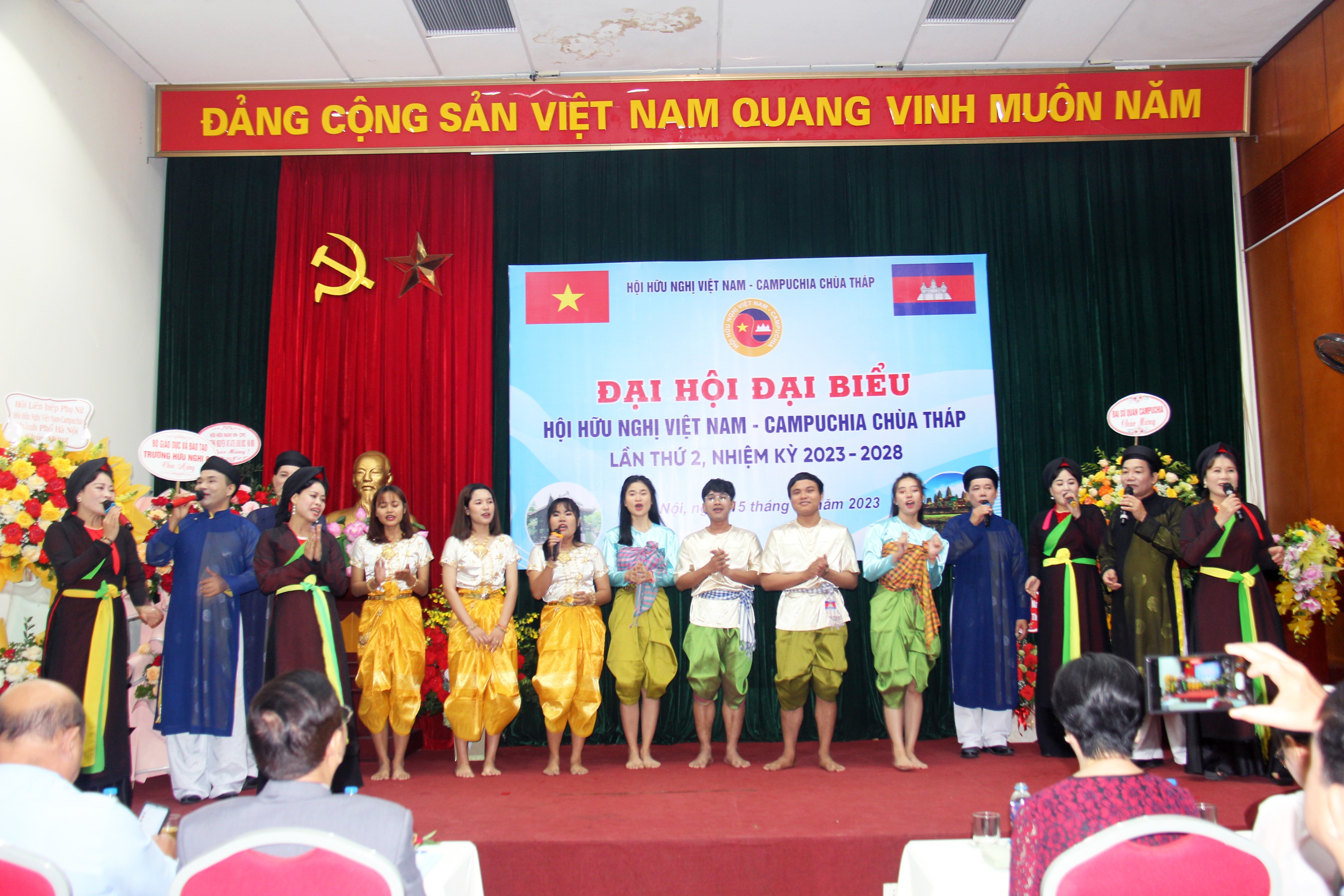 Hội hữu nghị Việt Nam - Campuchia Chùa Tháp: đỡ đầu 25-30 lưu học sinh Campuchia trong nhiệm kỳ 2023-2028 Hội hữu nghị Việt Nam - Campuchia Chùa Tháp: Đỡ đầu 25-30 lưu học sinh Campuchia trong nhiệm kỳ 2023-2028
