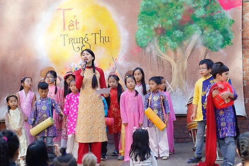 Overseas Vietnamese in Germany: Introducing Culture Through Vietnamese Language