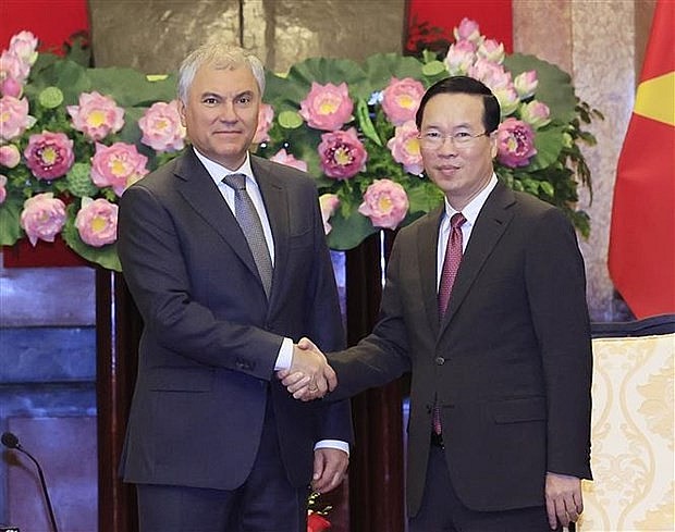 President Vo Van Thuong (R) receives Chairman of the State Duma of the Federal Assembly of the Russian Federation Vyacheslav Victorovich Volodin in Hanoi on October 16. (Photo: VNA)