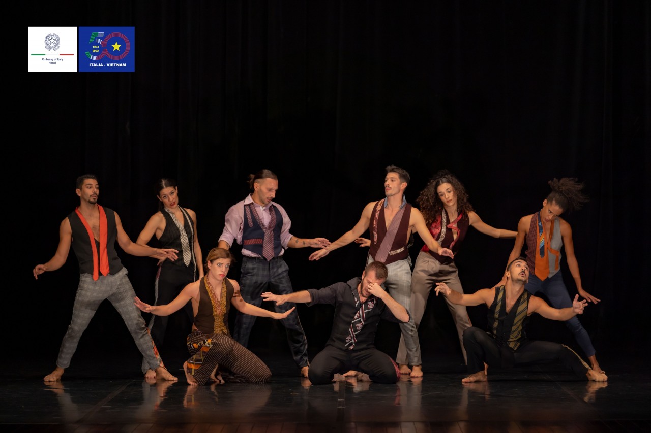 Vũ đoàn hàng đầu Italia Artemis Danza chiêu đãi khán giả Hà Nội với buổi ballet bùng nổ tiếng cười Vũ đoàn hàng đầu Italia Artemis Danza chiêu đãi khán giả Hà Nội với buổi ballet bùng nổ tiếng cười
