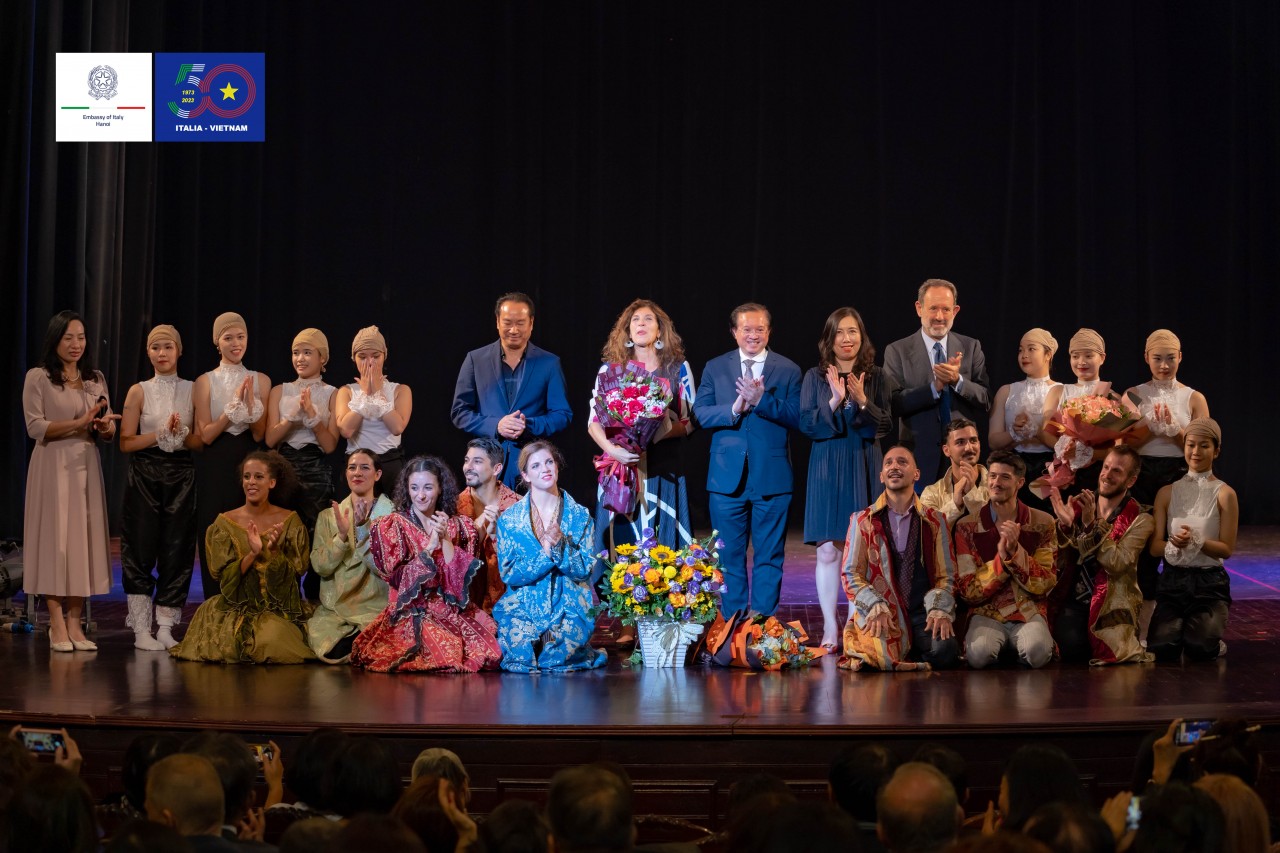 Vũ đoàn hàng đầu Italia Artemis Danza chiêu đãi khán giả Hà Nội với buổi ballet bùng nổ tiếng cười Vũ đoàn hàng đầu Italia Artemis Danza chiêu đãi khán giả Hà Nội với buổi ballet bùng nổ tiếng cười