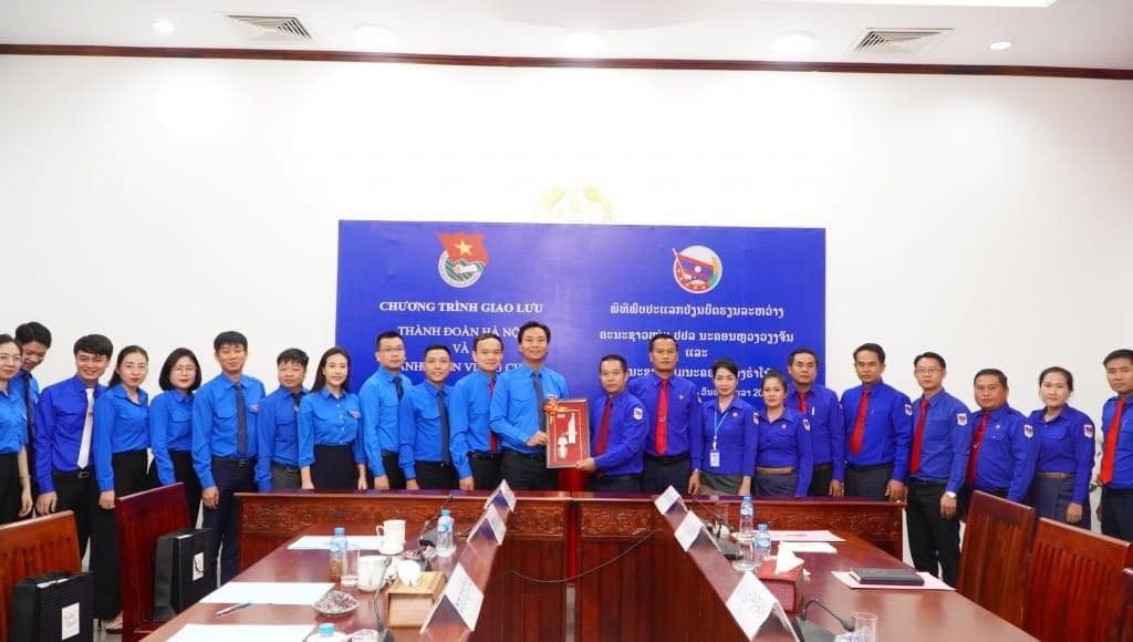  đoàn công tác của tuổi trẻ Thủ đô đã có buổi hội đàm và làm việc với Thường trực Thành đoàn Viêng Chăn.