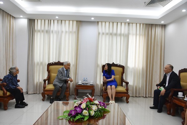 Thứ trưởng Lê Thị Thu Hằng tiếp Giáo sư Trần Thanh Vân và phu nhân Thứ trưởng Lê Thị Thu Hằng tiếp Giáo sư Trần Thanh Vân và phu nhân