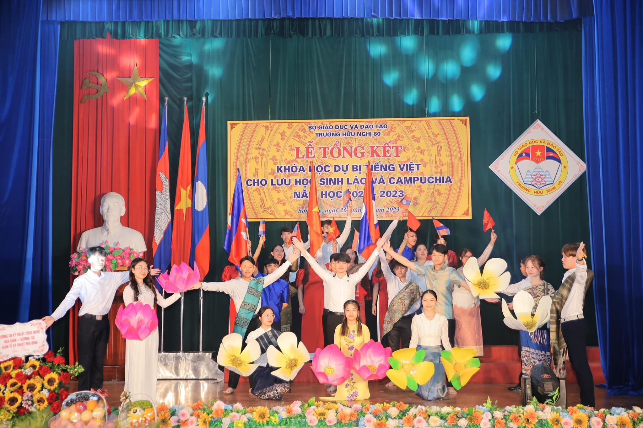 Lễ tổng kết khóa học dự bị Tiếng Việt cho các Lưu học sinh Lào và Campuchia năm học 2022 – 2023 tại trường Hữu nghị 80. (Ảnh: huunghi80.edu.vn) Lễ tổng kết khóa học dự bị Tiếng Việt cho các Lưu học sinh Lào và Campuchia năm học 2022 – 2023 tại trường Hữu nghị 80. (Ảnh: huunghi80.edu.vn)