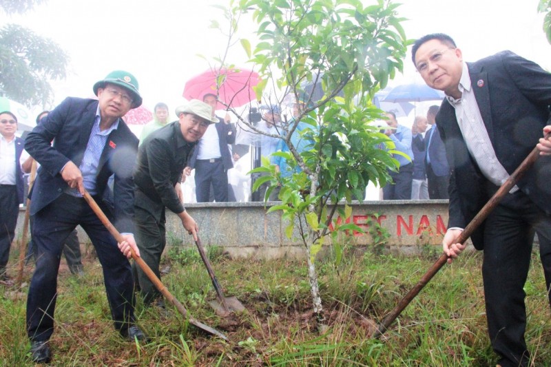 Thúc đẩy kết nối ba nền kinh tế Campuchia, Lào và Việt Nam hướng tới phát triển bền vững Thúc đẩy kết nối ba nền kinh tế Campuchia, Lào và Việt Nam hướng tới phát triển bền vững