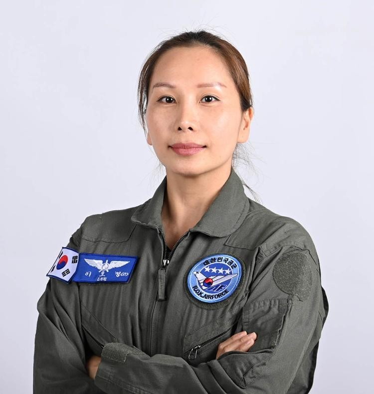 Vietnamese Immigrant in Korea Chosen to Fly T-50 Fighter Jet Vietnamese Immigrant in Korea Chosen to Fly T-50 Fighter Jet