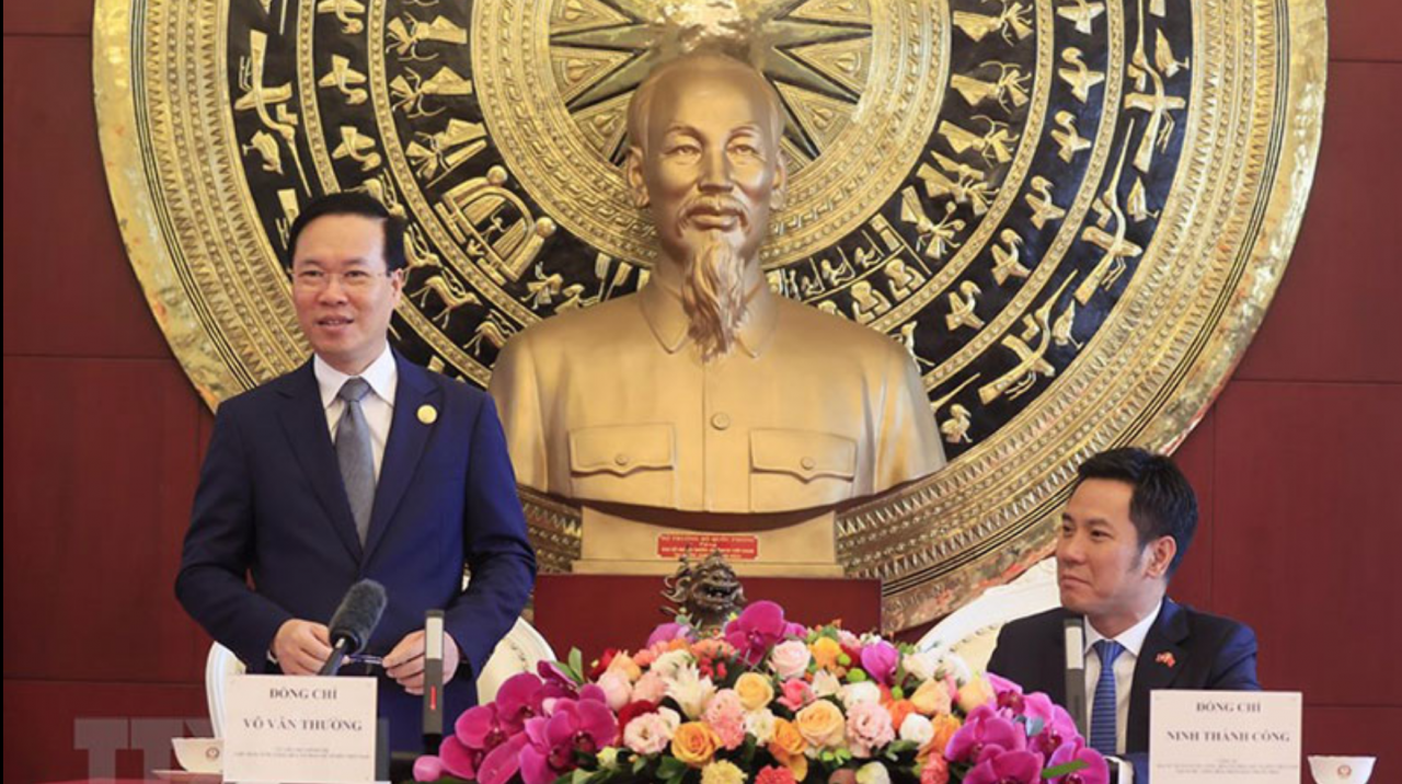Chủ tịch nước Võ Văn Thưởng gặp mặt cán bộ, nhân viên Đại sứ quán và các cơ quan đại diện Việt Nam tại Trung Quốc Chủ tịch nước Võ Văn Thưởng gặp mặt cán bộ, nhân viên Đại sứ quán và các cơ quan đại diện Việt Nam tại Trung Quốc