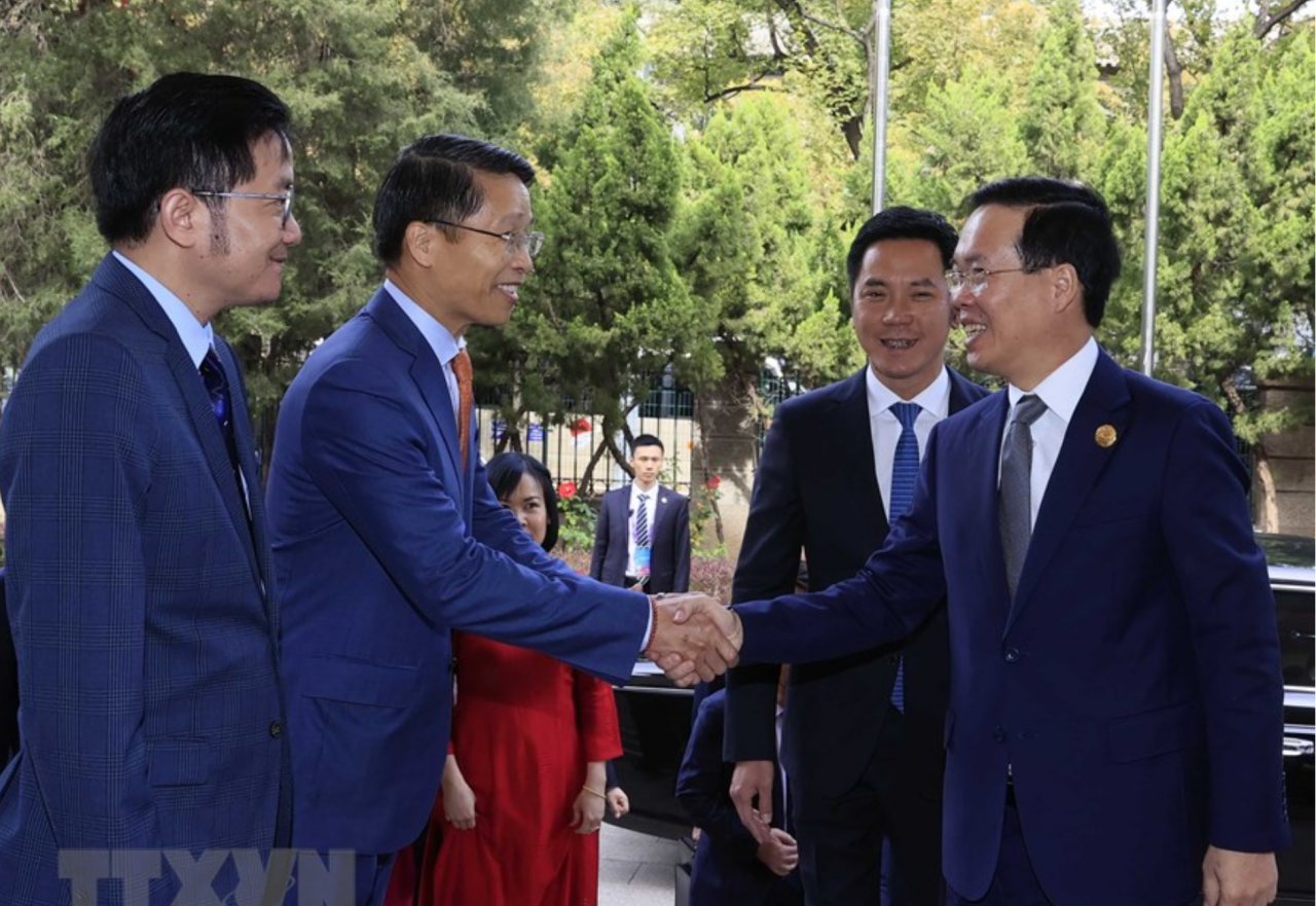 Chủ tịch nước Võ Văn Thưởng gặp mặt cán bộ, nhân viên Đại sứ quán và các cơ quan đại diện Việt Nam tại Trung Quốc Chủ tịch nước Võ Văn Thưởng gặp mặt cán bộ, nhân viên Đại sứ quán và các cơ quan đại diện Việt Nam tại Trung Quốc