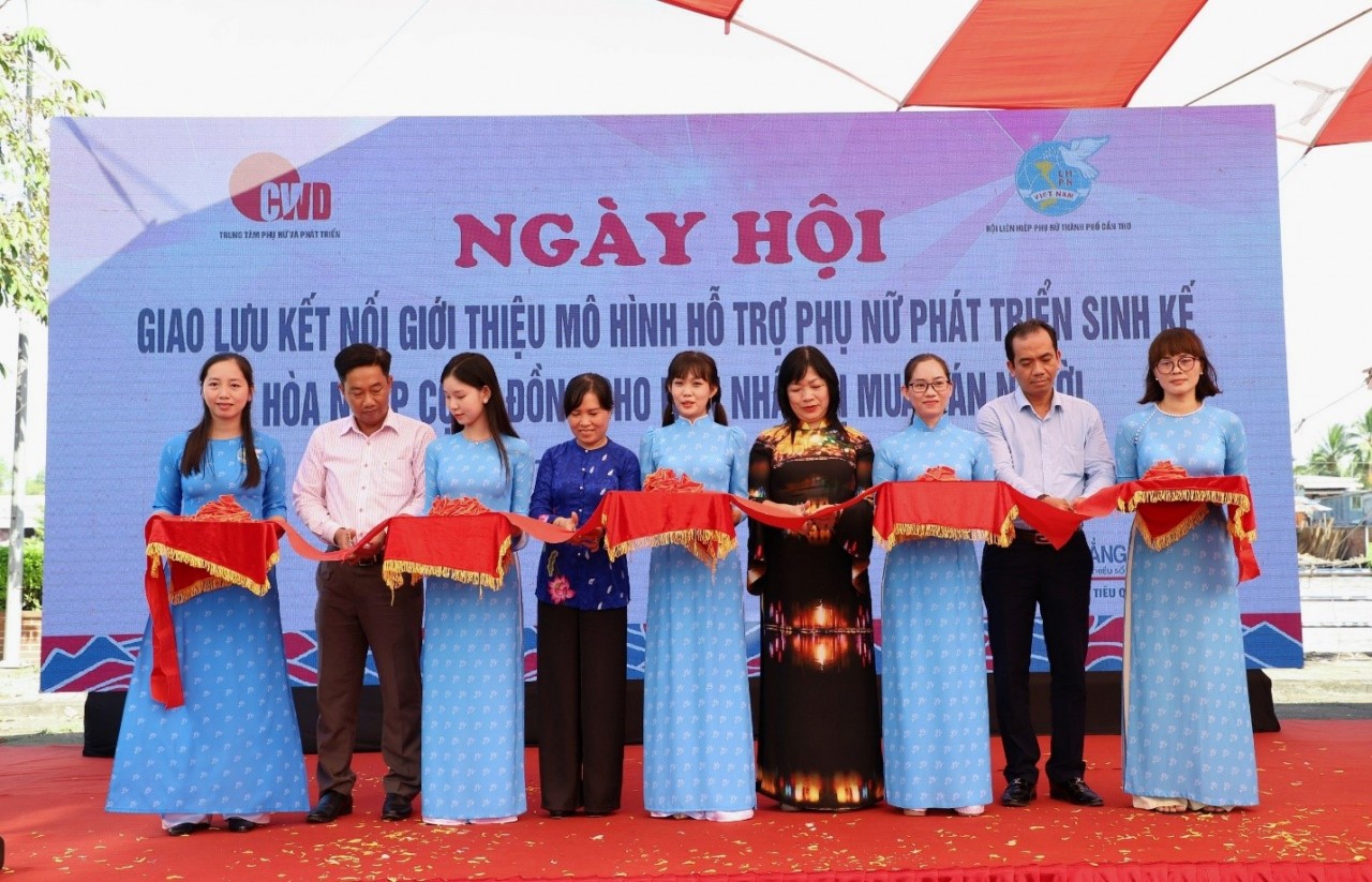 Cần Thơ hỗ trợ phát triển sinh kế cho phụ nữ là nạn nhân mua bán người Cần Thơ hỗ trợ phát triển sinh kế cho phụ nữ là nạn nhân mua bán người