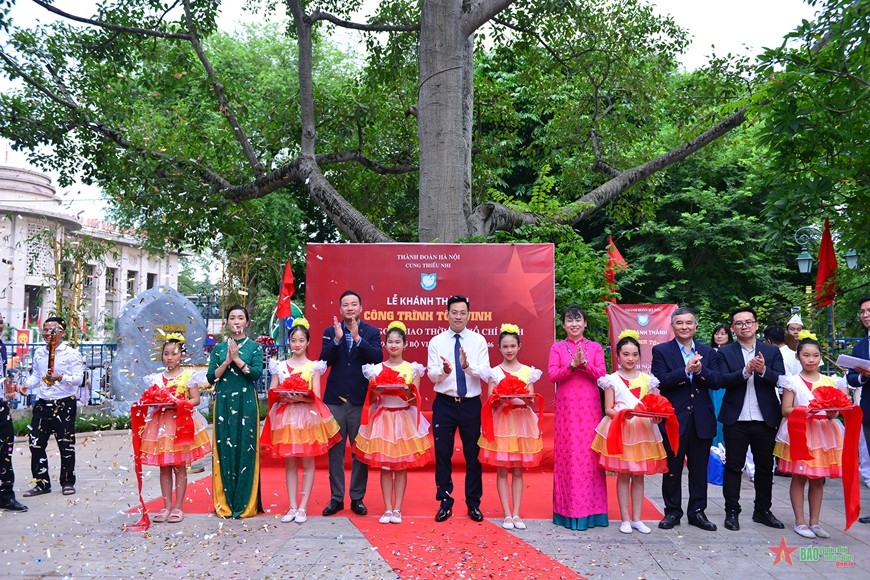 Khai trương hạng mục công trình đá ghi dấu kỳ tích ngoại giao thời đại Hồ Chí Minh. Khai trương hạng mục công trình đá ghi dấu kỳ tích ngoại giao thời đại Hồ Chí Minh.