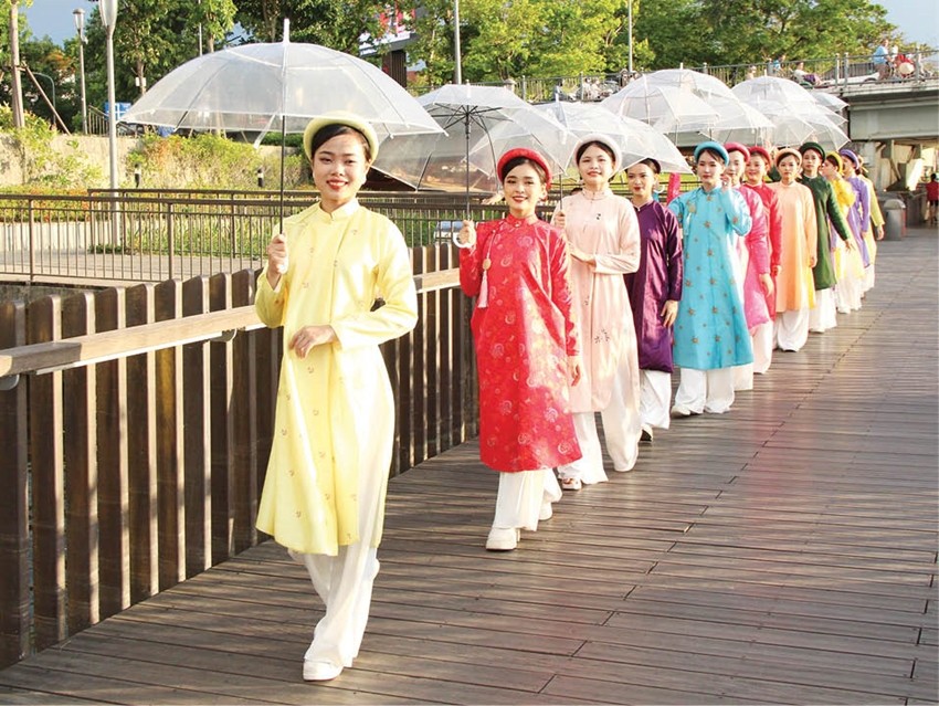Áo dài Việt & góc nhìn từ Hanbok Áo dài Việt & góc nhìn từ Hanbok