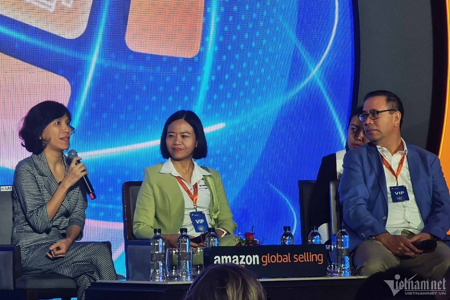 Lai Viet Anh, deputy head of the Ministry of Industry and Trade’s (MOIT) E-commerce and Digital Economy Agency (first left) Lai Viet Anh, deputy head of the Ministry of Industry and Trade’s (MOIT) E-commerce and Digital Economy Agency (first left)