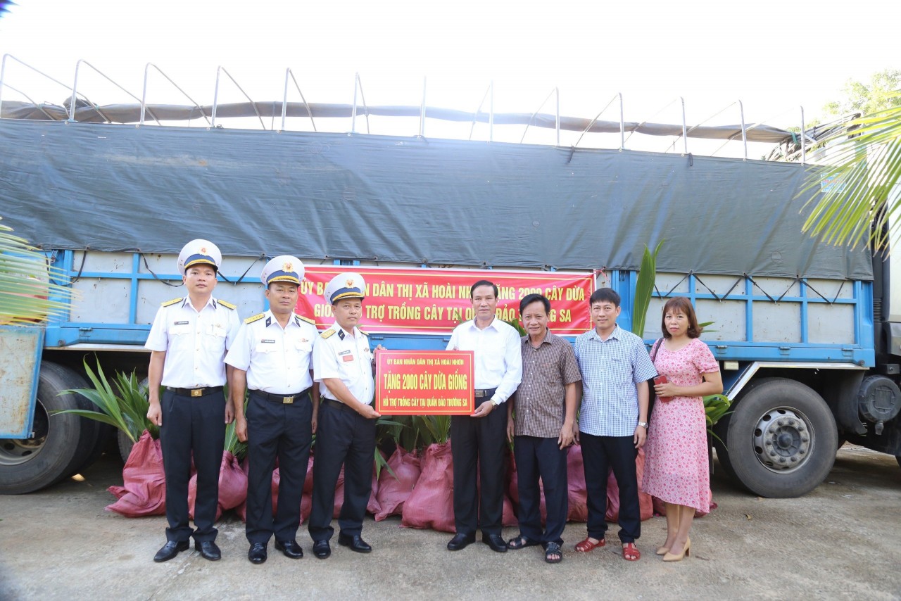 2000 cây dừa giống tặng cho huyện đảo Trường Sa 2000 cây dừa giống tặng cho huyện đảo Trường Sa