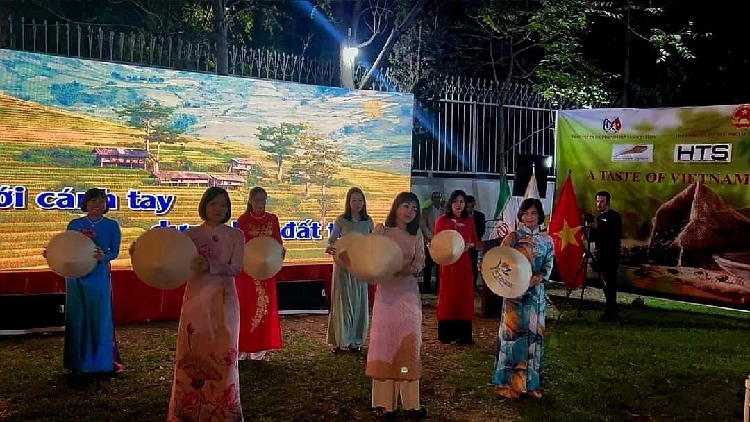 Quảng bá hình ảnh, con người và văn hóa Việt Nam tại Iran Quảng bá hình ảnh, con người và văn hóa Việt Nam tại Iran