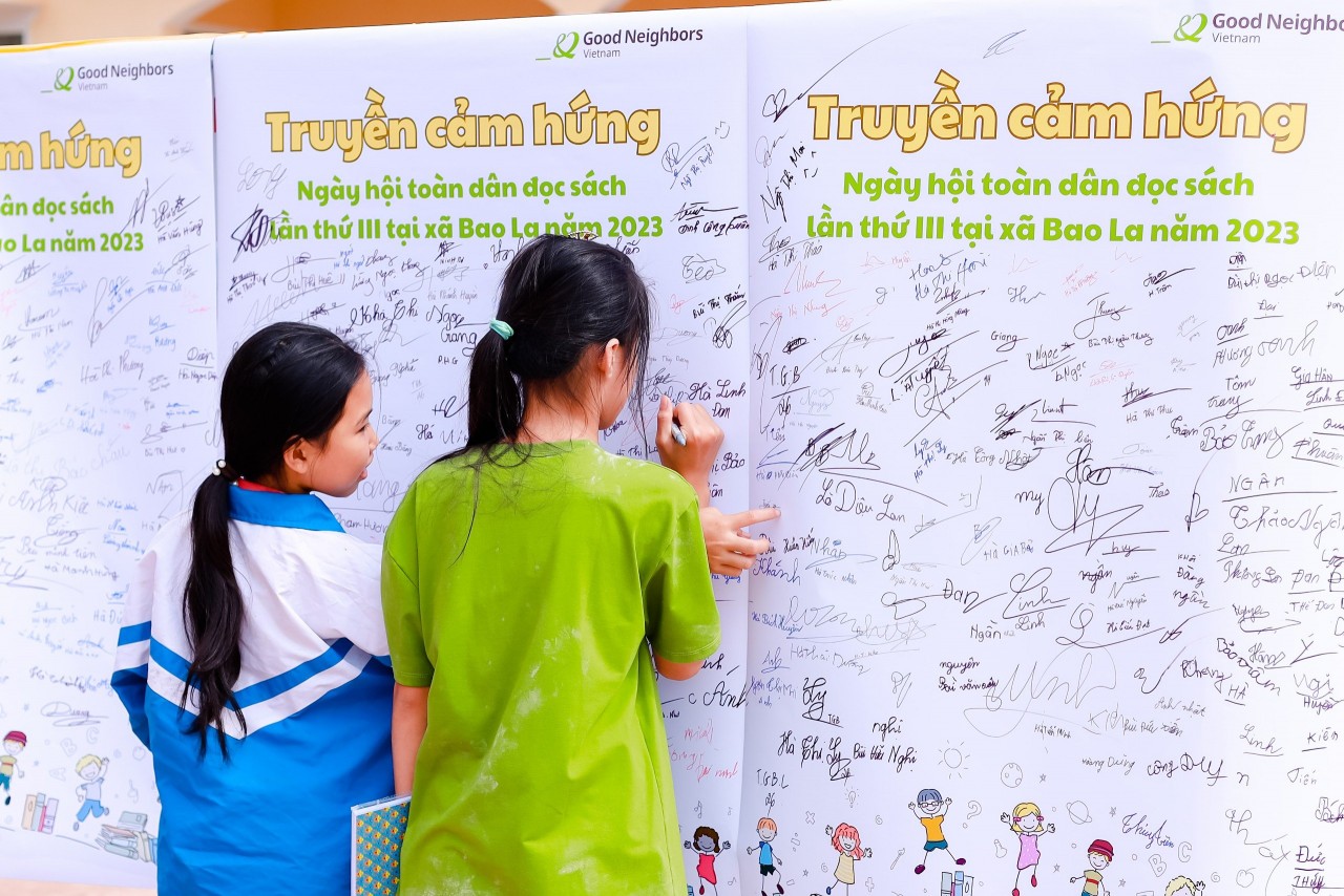 Học sinh Hòa Bình vui ngày hội đọc sách Học sinh Hòa Bình vui ngày hội đọc sách