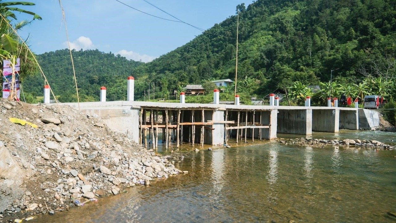 Cầu Dr Thành Sơn 03 có chiều dài 15m, cao 2,5m, đổ bê tông chắc chắn. Cầu Dr Thành Sơn 03 có chiều dài 15m, cao 2,5m, đổ bê tông chắc chắn.