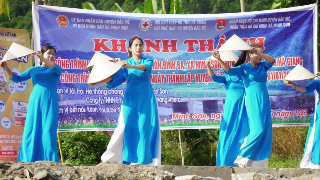 Tiết mục văn nghệ diễn ra trong Lễ khánh thành cầu Dr Thành Sơn 03. Tiết mục văn nghệ diễn ra trong Lễ khánh thành cầu Dr Thành Sơn 03.